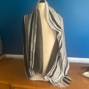 スカーフ GIORGIO ARMANI Woman Scarf Grey GW001011AF15269 U8003 Women's Scarves and Foulards | Giorgio Armani